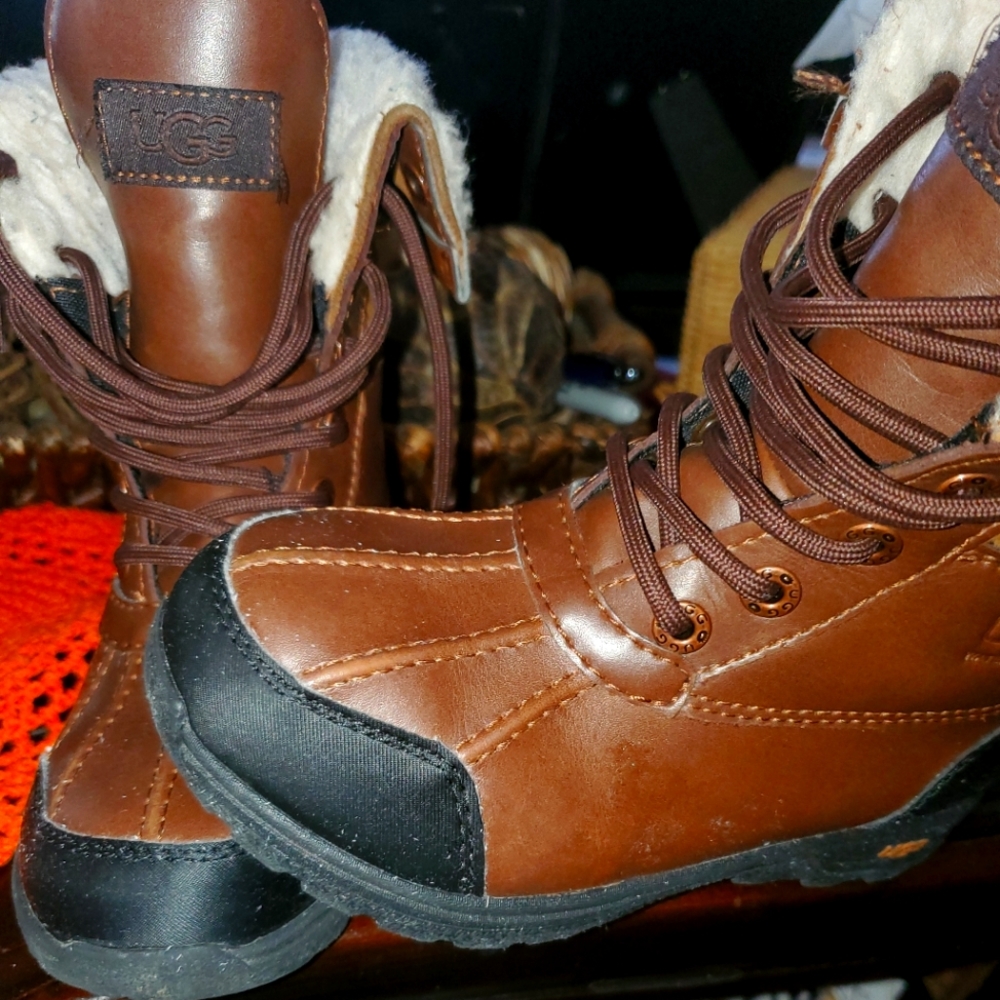UGGS Unisex kids boots.